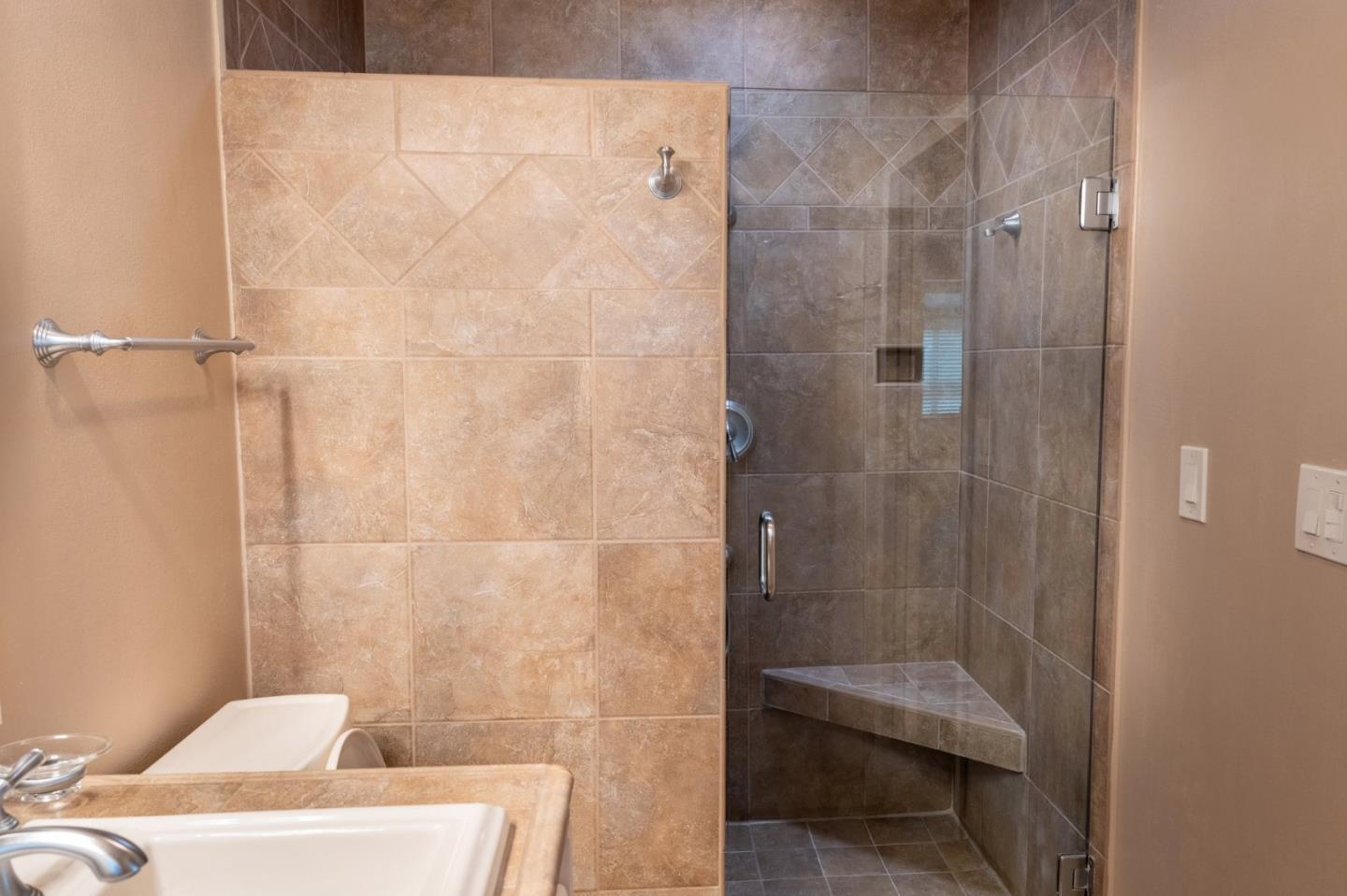 Detail Gallery Image 13 of 17 For 30 Catalina Ave, Salinas,  CA 93901 - 3 Beds | 2 Baths