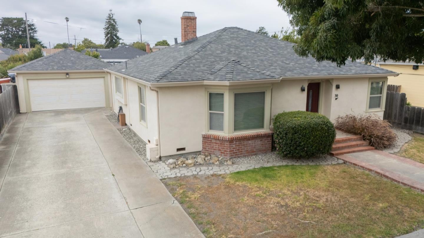 Detail Gallery Image 3 of 17 For 30 Catalina Ave, Salinas,  CA 93901 - 3 Beds | 2 Baths
