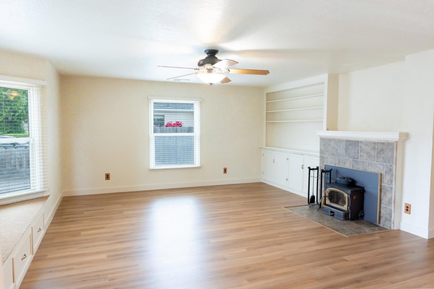 Detail Gallery Image 6 of 17 For 30 Catalina Ave, Salinas,  CA 93901 - 3 Beds | 2 Baths