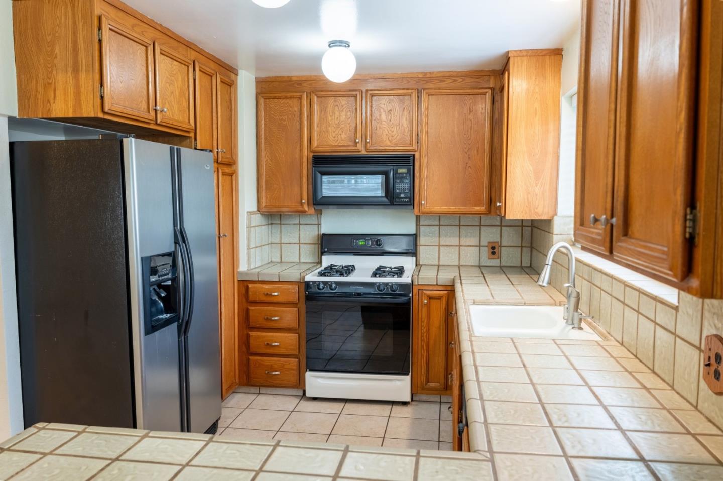 Detail Gallery Image 7 of 17 For 30 Catalina Ave, Salinas,  CA 93901 - 3 Beds | 2 Baths