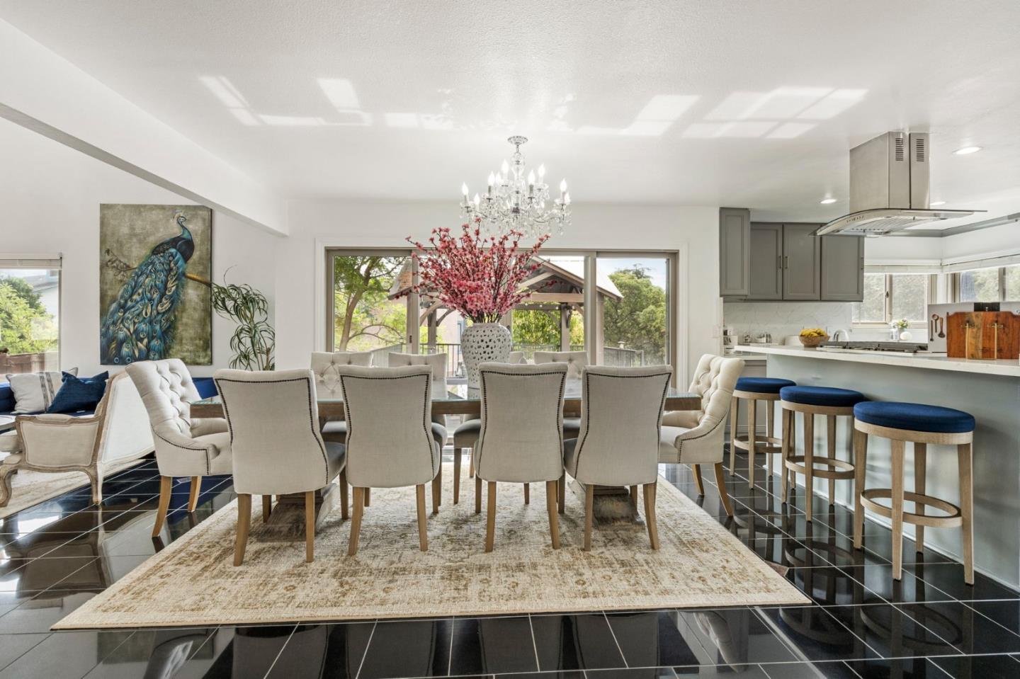 Detail Gallery Image 10 of 51 For 3 Saint Louis Ln, Pleasant Hill,  CA 94523 - 4 Beds | 2/1 Baths