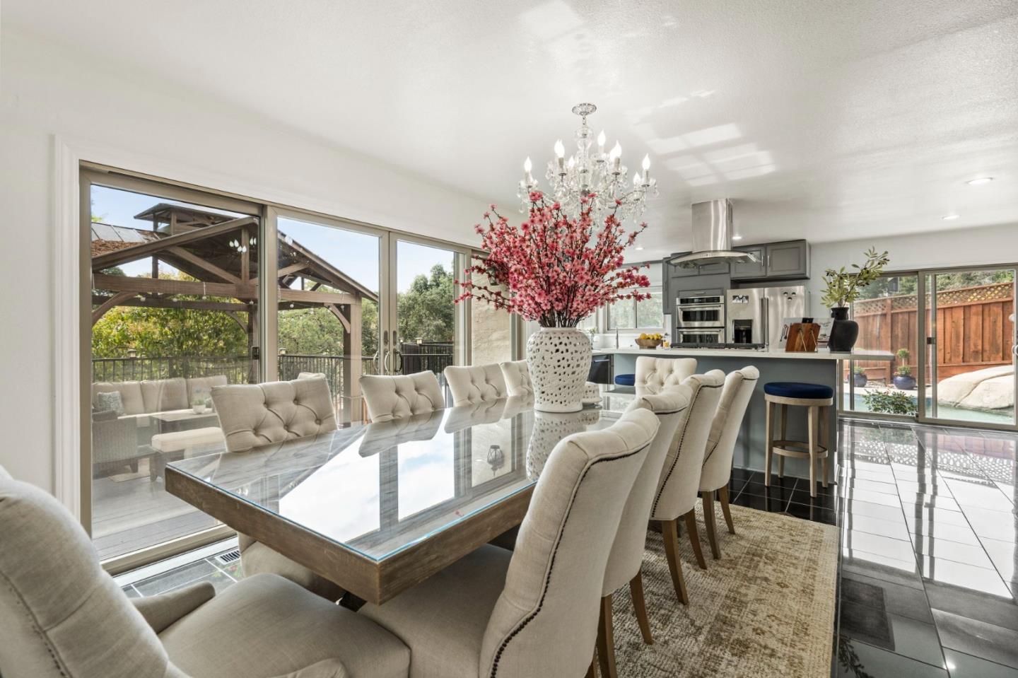 Detail Gallery Image 11 of 51 For 3 Saint Louis Ln, Pleasant Hill,  CA 94523 - 4 Beds | 2/1 Baths