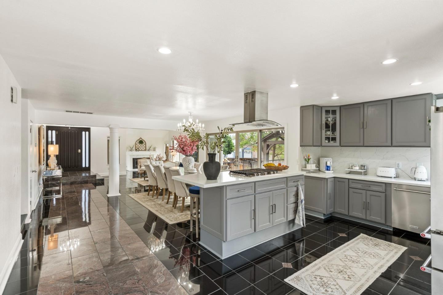 Detail Gallery Image 12 of 51 For 3 Saint Louis Ln, Pleasant Hill,  CA 94523 - 4 Beds | 2/1 Baths