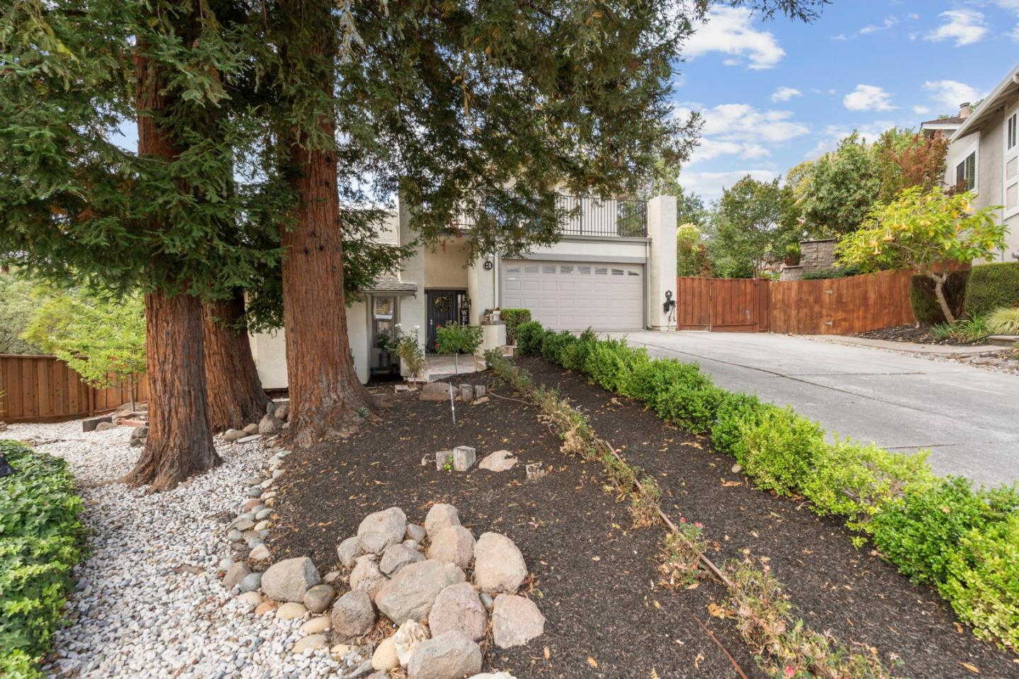 Detail Gallery Image 2 of 51 For 3 Saint Louis Ln, Pleasant Hill,  CA 94523 - 4 Beds | 2/1 Baths