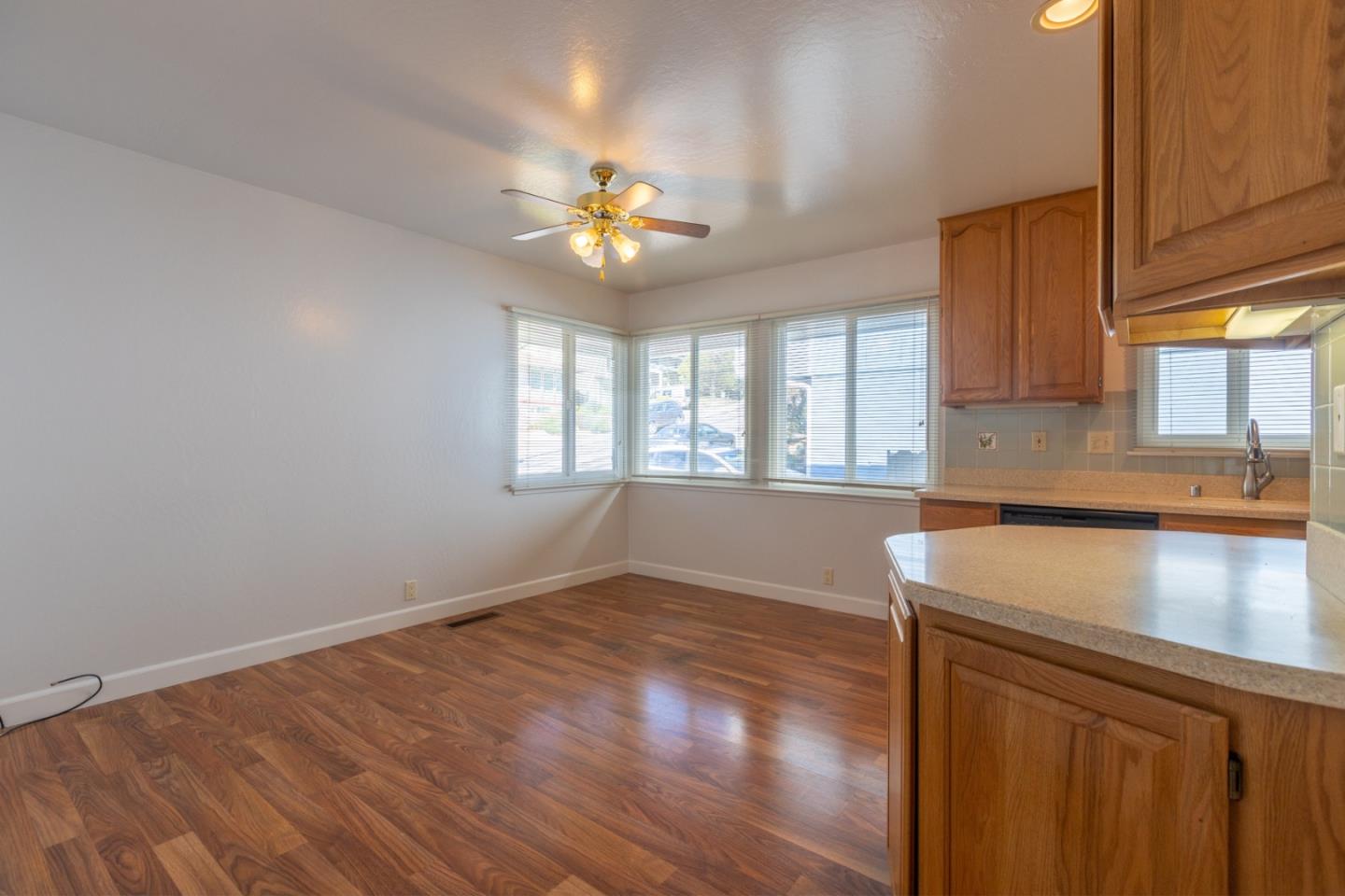 Detail Gallery Image 3 of 21 For 1122 Grand Teton Dr, Pacifica,  CA 94044 - 3 Beds | 2 Baths
