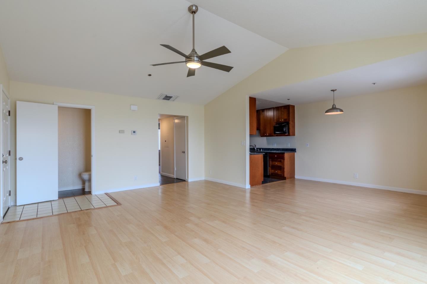 Detail Gallery Image 2 of 10 For 1024 San Luis Cir #724,  Daly City,  CA 94014 - 2 Beds | 1/1 Baths