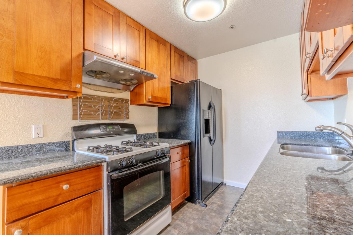 Detail Gallery Image 6 of 10 For 1024 San Luis Cir #724,  Daly City,  CA 94014 - 2 Beds | 1/1 Baths