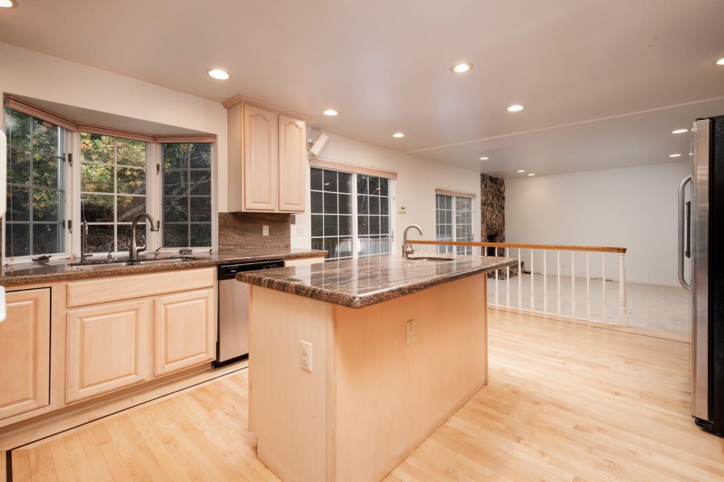Detail Gallery Image 10 of 31 For 1285 Tartan Trail Rd, Hillsborough,  CA 94010 - 5 Beds | 3/1 Baths