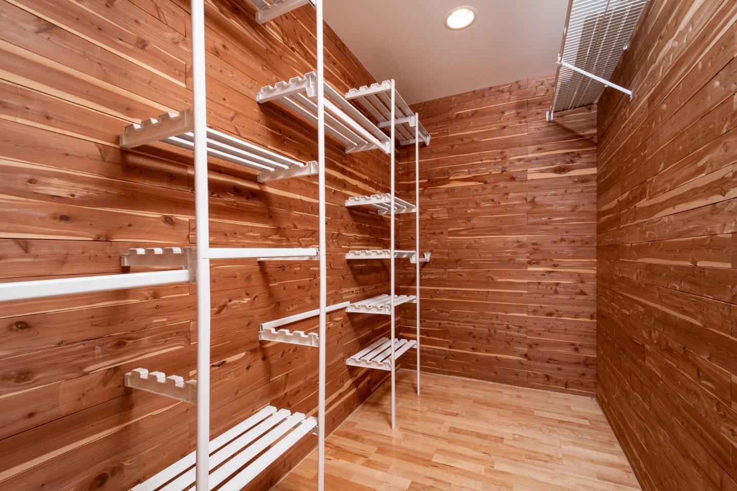 Detail Gallery Image 17 of 31 For 1285 Tartan Trail Rd, Hillsborough,  CA 94010 - 5 Beds | 3/1 Baths