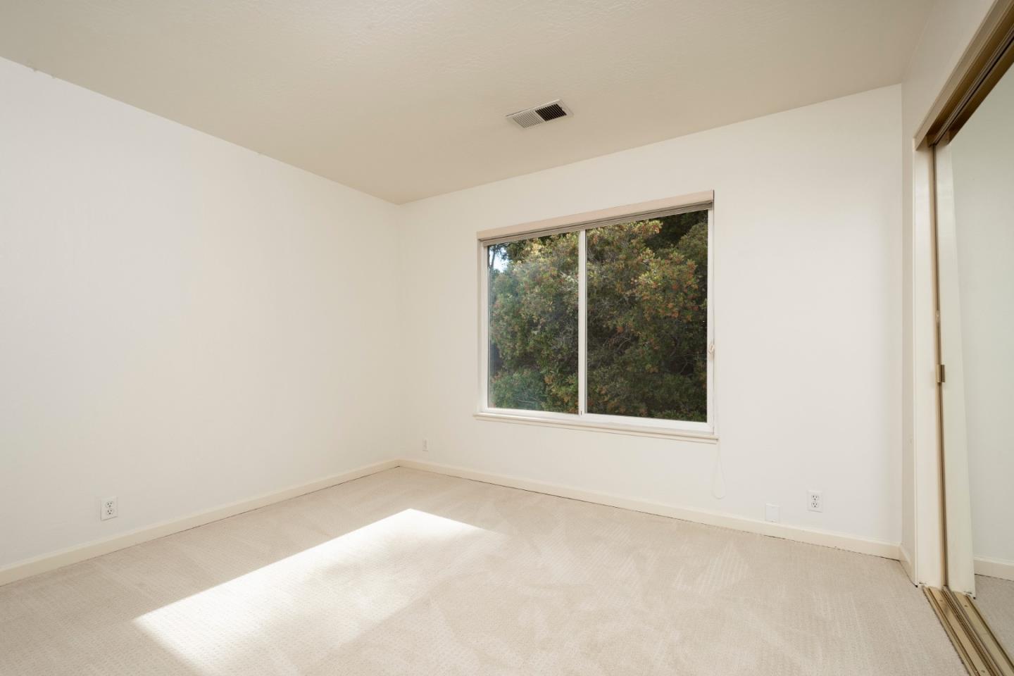Detail Gallery Image 21 of 31 For 1285 Tartan Trail Rd, Hillsborough,  CA 94010 - 5 Beds | 3/1 Baths