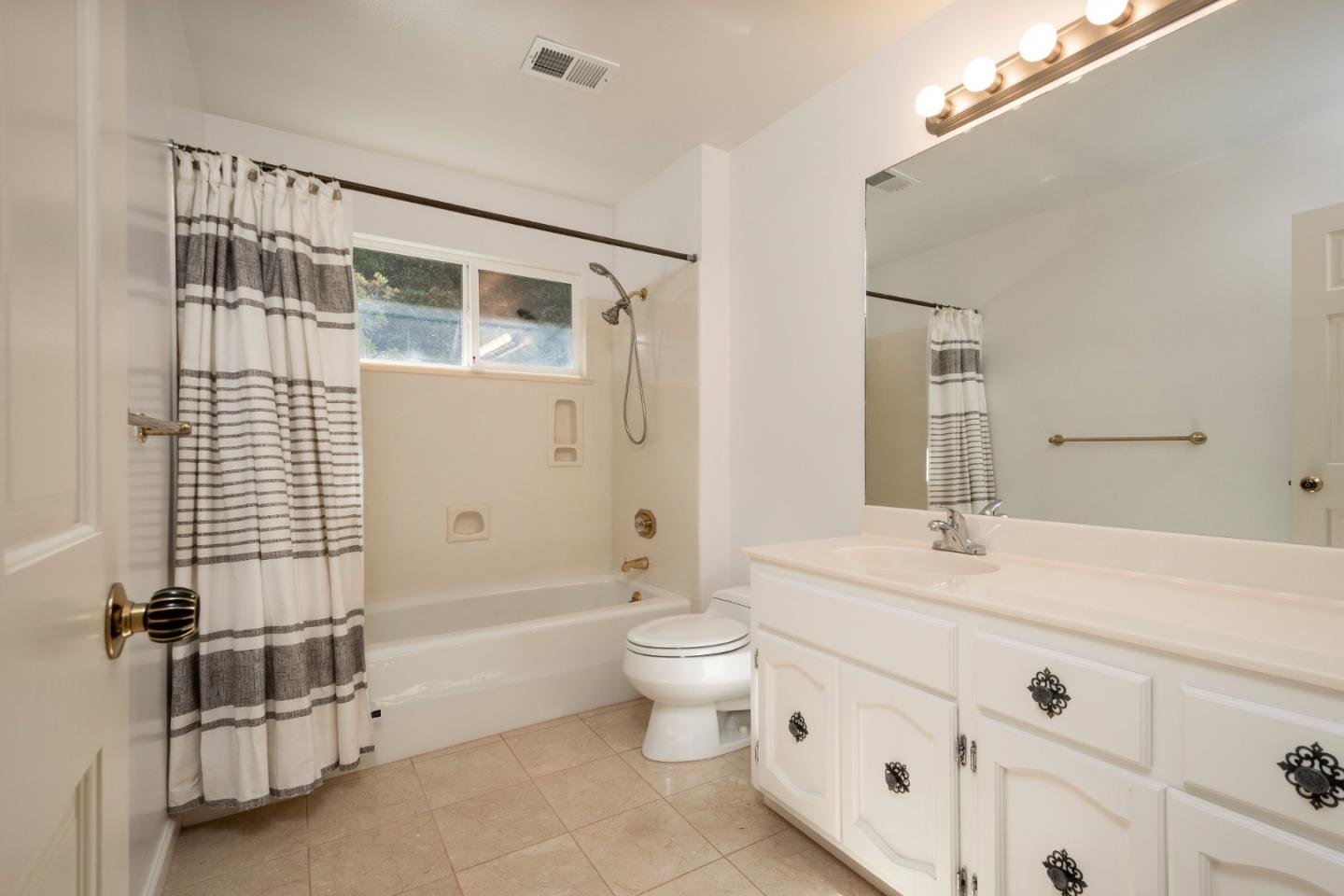 Detail Gallery Image 22 of 31 For 1285 Tartan Trail Rd, Hillsborough,  CA 94010 - 5 Beds | 3/1 Baths