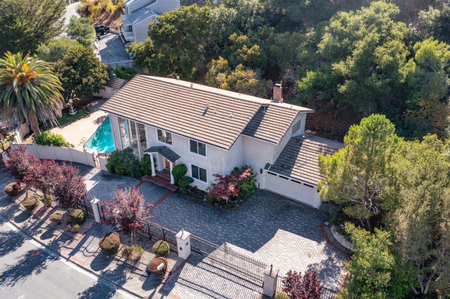 Detail Gallery Image 30 of 31 For 1285 Tartan Trail Rd, Hillsborough,  CA 94010 - 5 Beds | 3/1 Baths