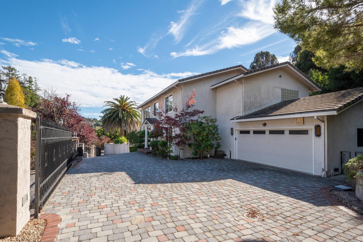 Detail Gallery Image 4 of 31 For 1285 Tartan Trail Rd, Hillsborough,  CA 94010 - 5 Beds | 3/1 Baths