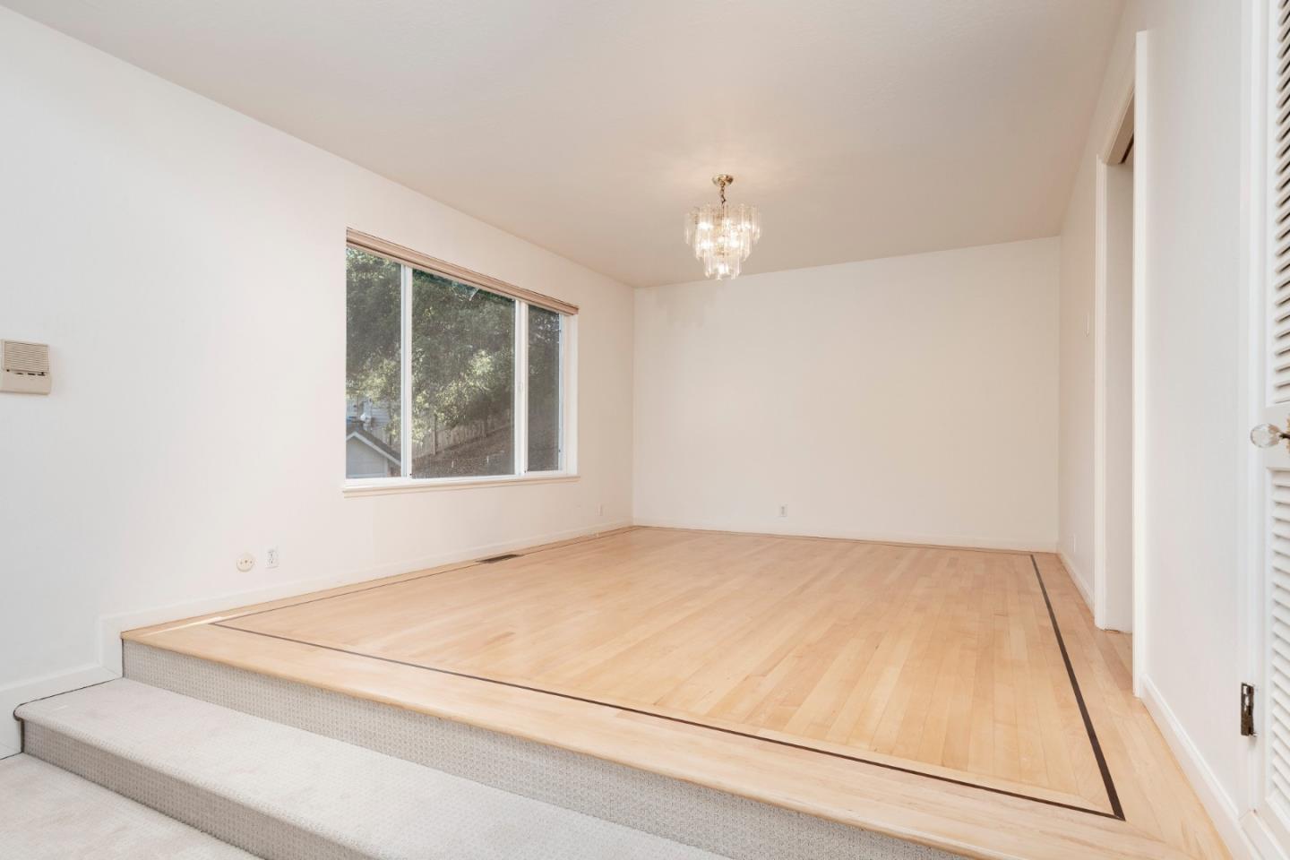 Detail Gallery Image 8 of 31 For 1285 Tartan Trail Rd, Hillsborough,  CA 94010 - 5 Beds | 3/1 Baths