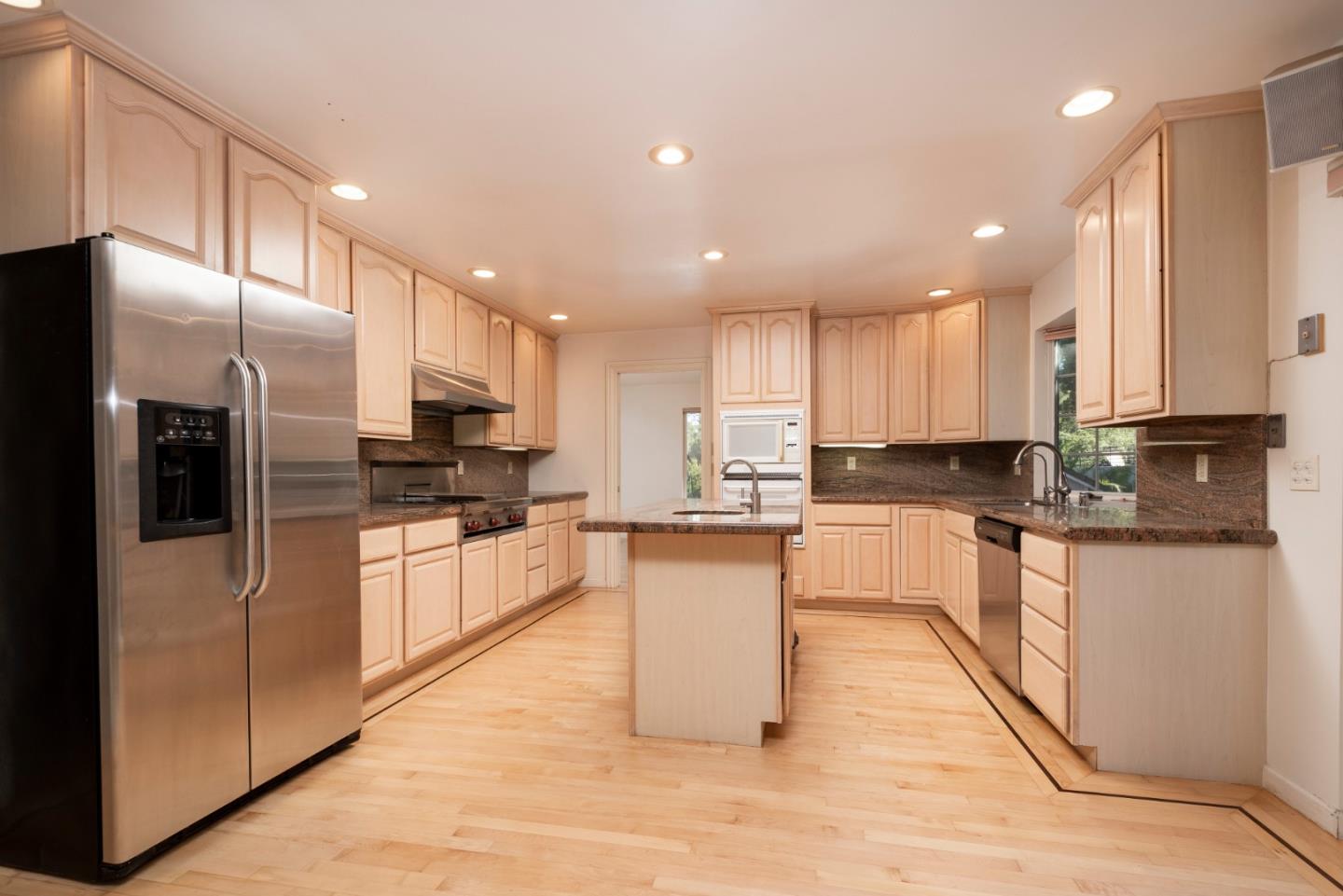 Detail Gallery Image 9 of 31 For 1285 Tartan Trail Rd, Hillsborough,  CA 94010 - 5 Beds | 3/1 Baths