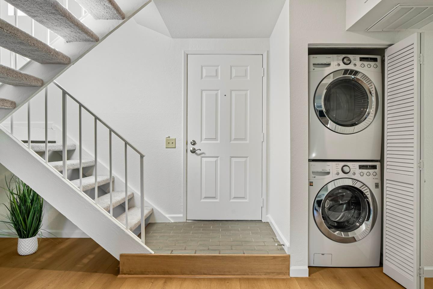 Detail Gallery Image 15 of 49 For 181 Centre St #29,  Mountain View,  CA 94041 - 2 Beds | 2 Baths