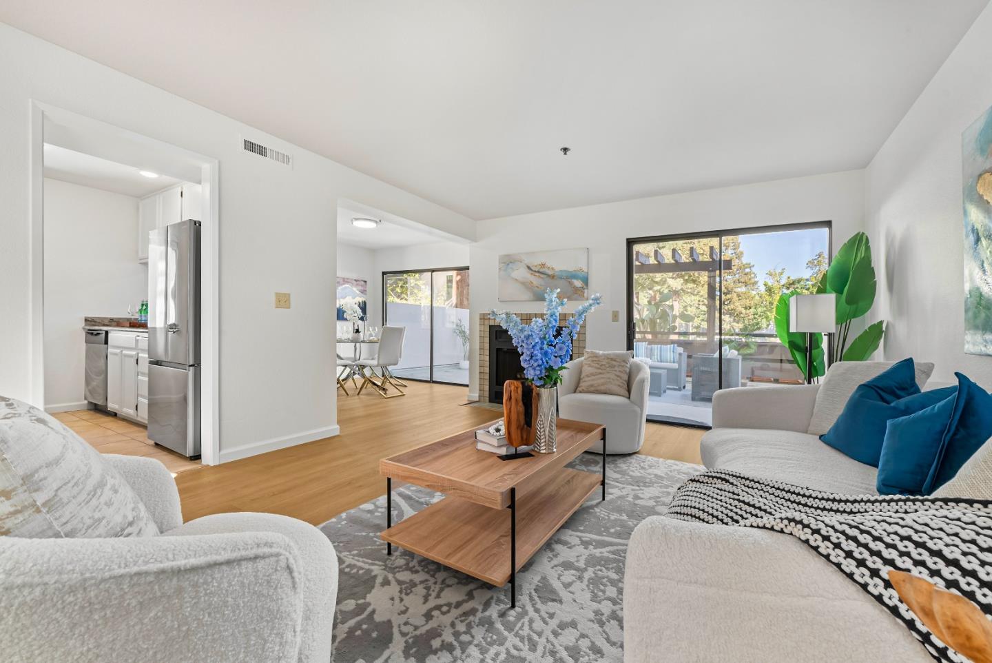 Detail Gallery Image 4 of 49 For 181 Centre St #29,  Mountain View,  CA 94041 - 2 Beds | 2 Baths