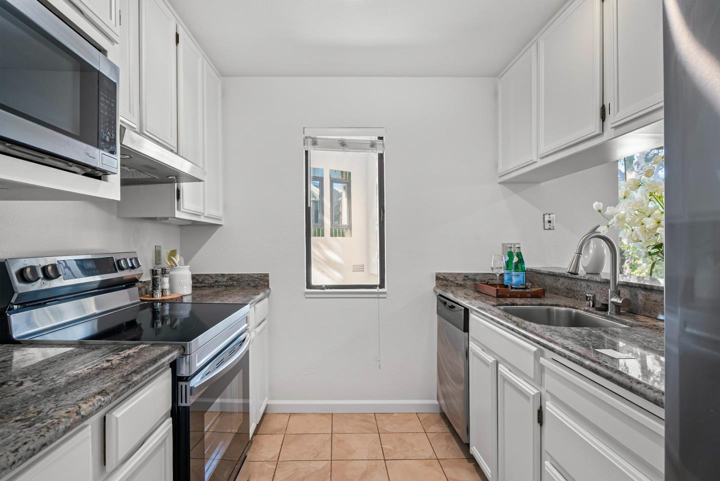 Detail Gallery Image 6 of 49 For 181 Centre St #29,  Mountain View,  CA 94041 - 2 Beds | 2 Baths