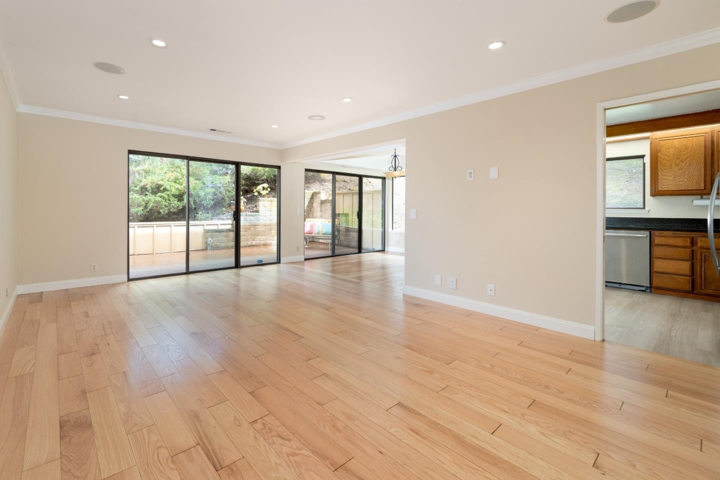 Detail Gallery Image 10 of 44 For 6 Sorrel Ln, San Carlos,  CA 94070 - 3 Beds | 2/1 Baths