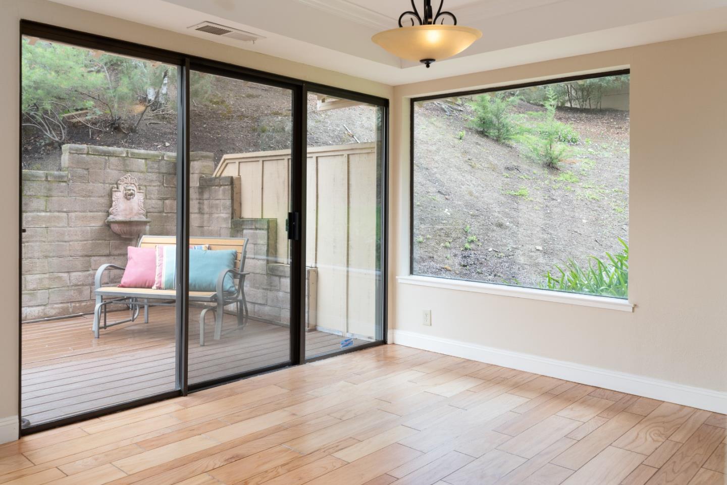 Detail Gallery Image 12 of 44 For 6 Sorrel Ln, San Carlos,  CA 94070 - 3 Beds | 2/1 Baths