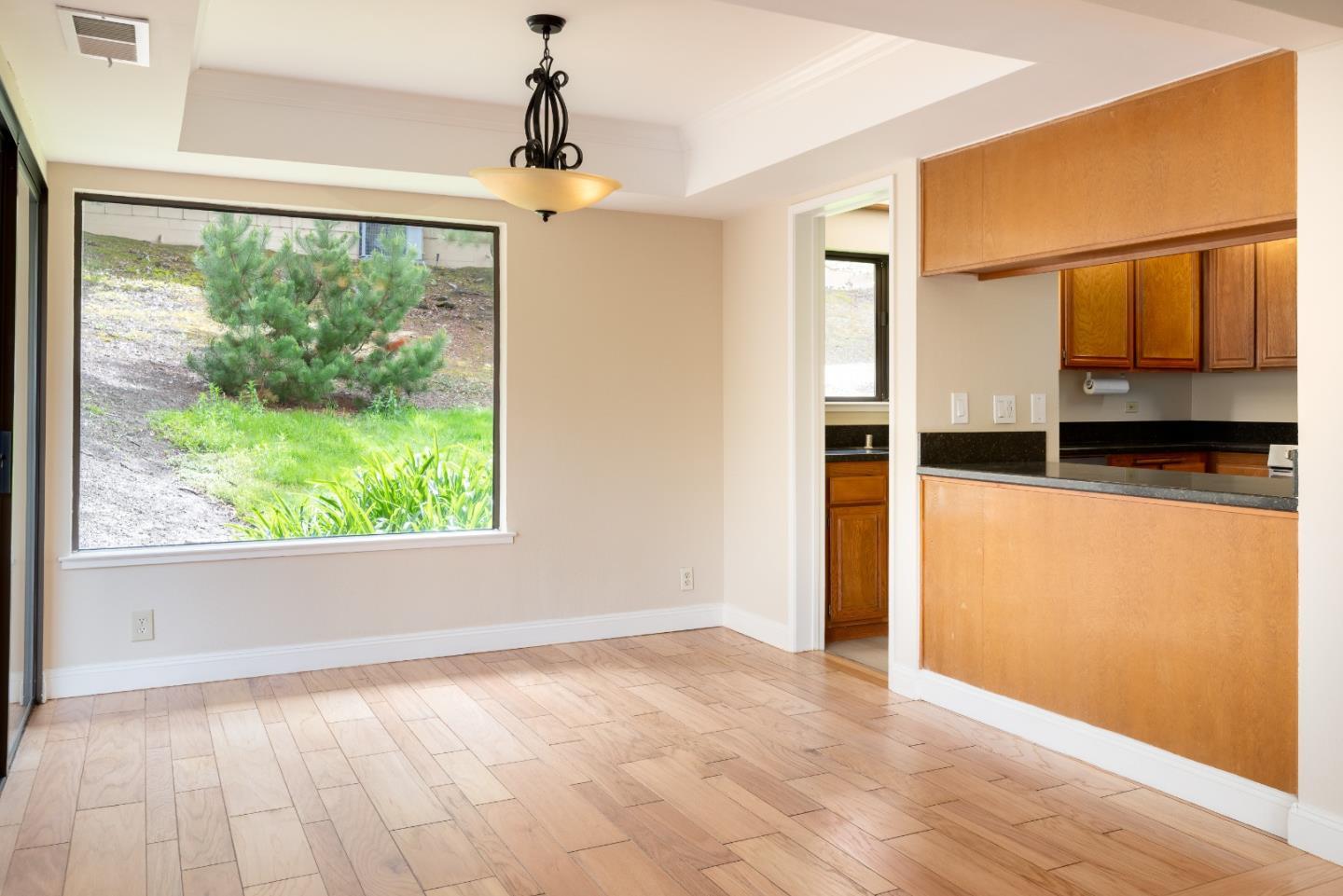 Detail Gallery Image 13 of 44 For 6 Sorrel Ln, San Carlos,  CA 94070 - 3 Beds | 2/1 Baths