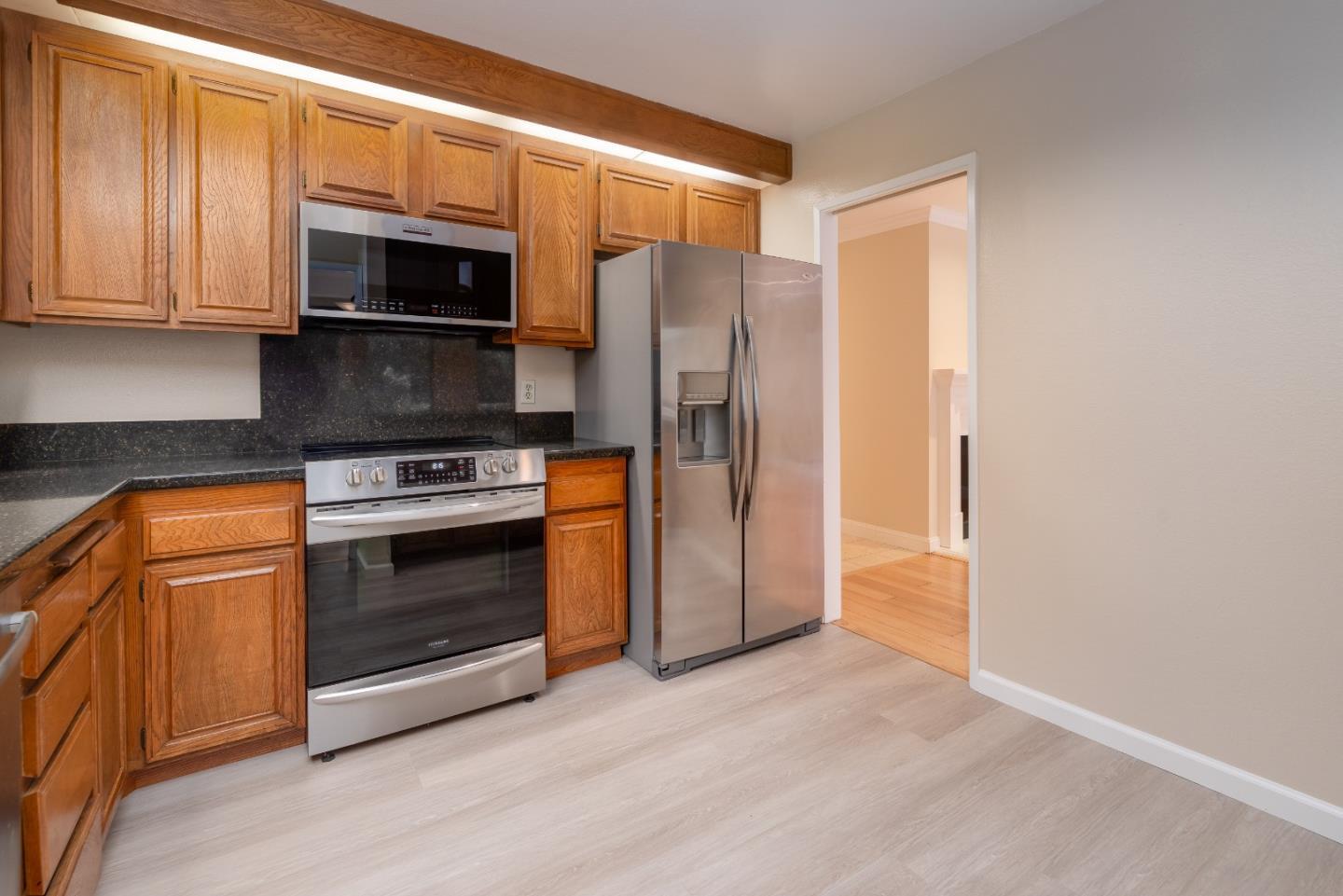 Detail Gallery Image 15 of 44 For 6 Sorrel Ln, San Carlos,  CA 94070 - 3 Beds | 2/1 Baths