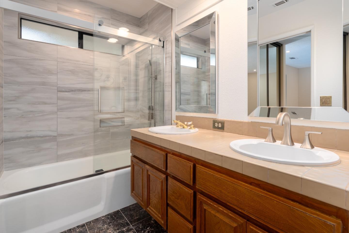 Detail Gallery Image 22 of 44 For 6 Sorrel Ln, San Carlos,  CA 94070 - 3 Beds | 2/1 Baths