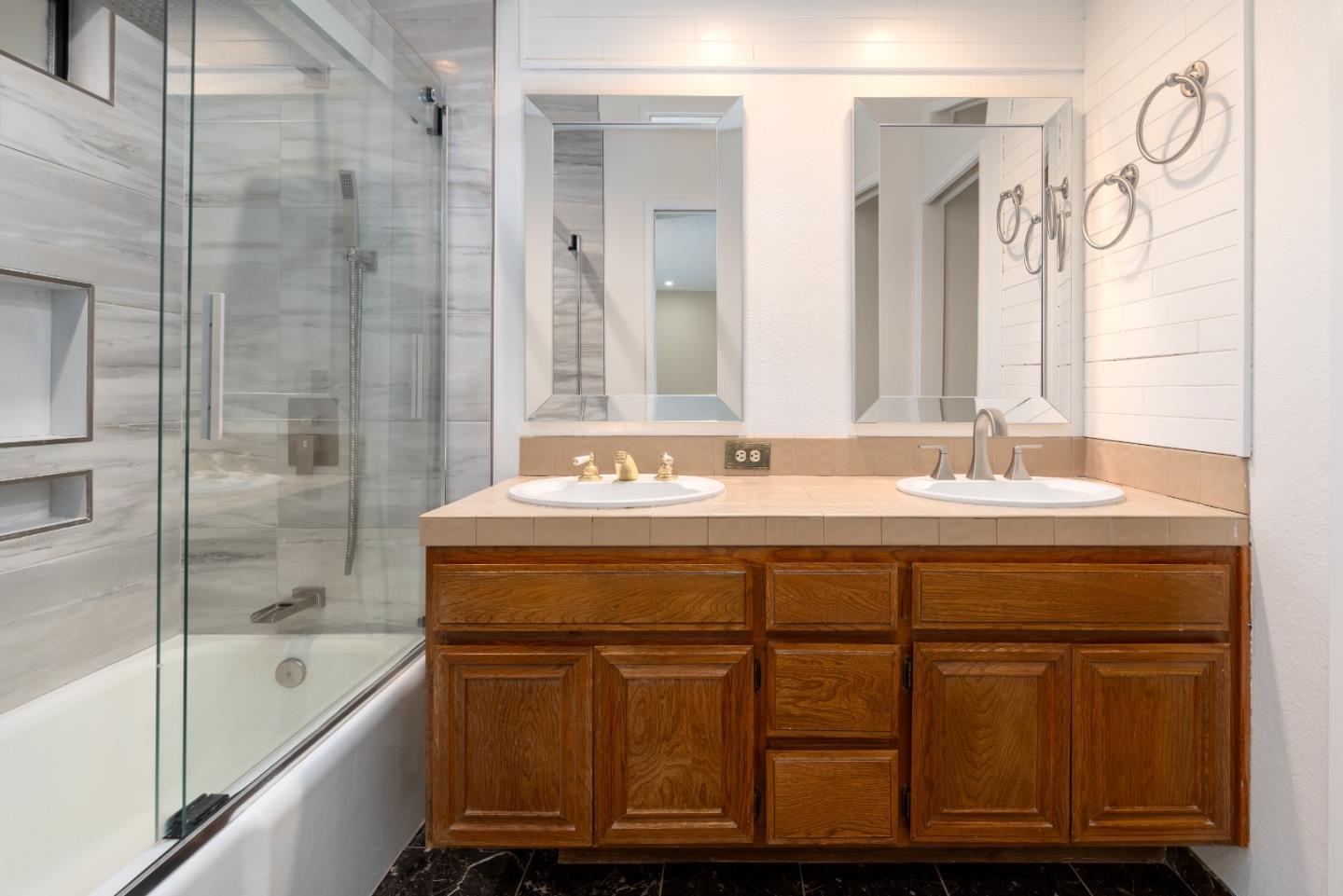 Detail Gallery Image 23 of 44 For 6 Sorrel Ln, San Carlos,  CA 94070 - 3 Beds | 2/1 Baths