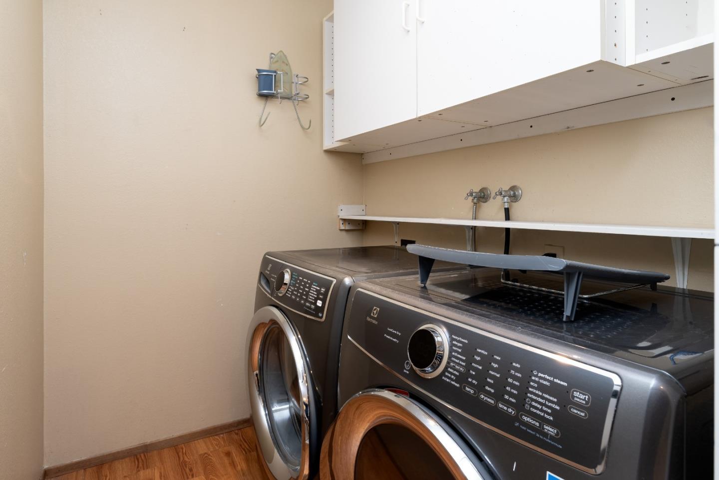 Detail Gallery Image 32 of 44 For 6 Sorrel Ln, San Carlos,  CA 94070 - 3 Beds | 2/1 Baths