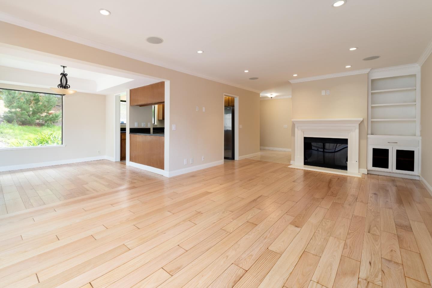 Detail Gallery Image 8 of 44 For 6 Sorrel Ln, San Carlos,  CA 94070 - 3 Beds | 2/1 Baths