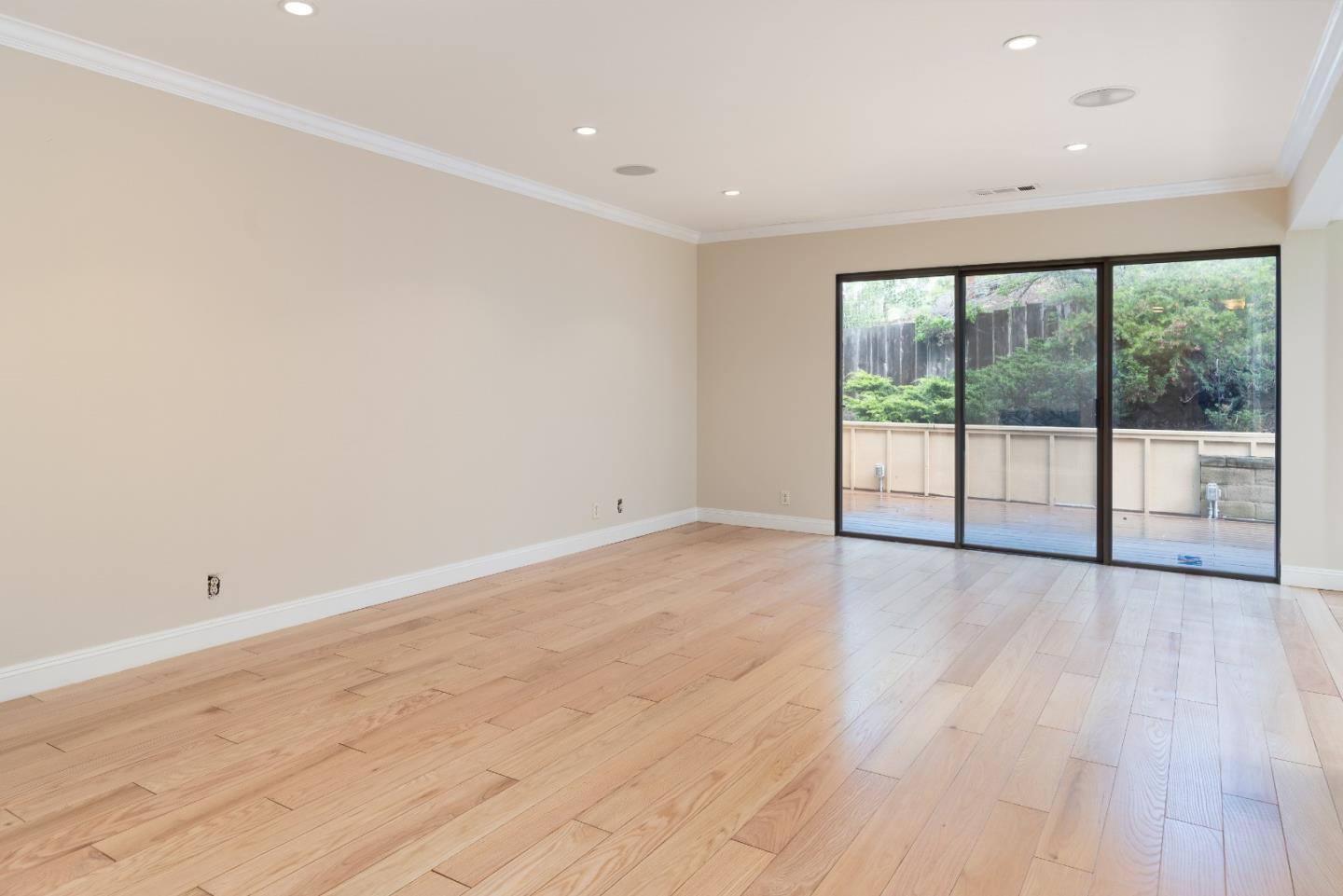Detail Gallery Image 9 of 44 For 6 Sorrel Ln, San Carlos,  CA 94070 - 3 Beds | 2/1 Baths
