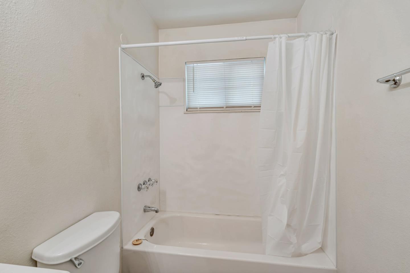 Detail Gallery Image 18 of 19 For 360 N Calaveras St, Fresno,  CA 93701 - – Beds | – Baths