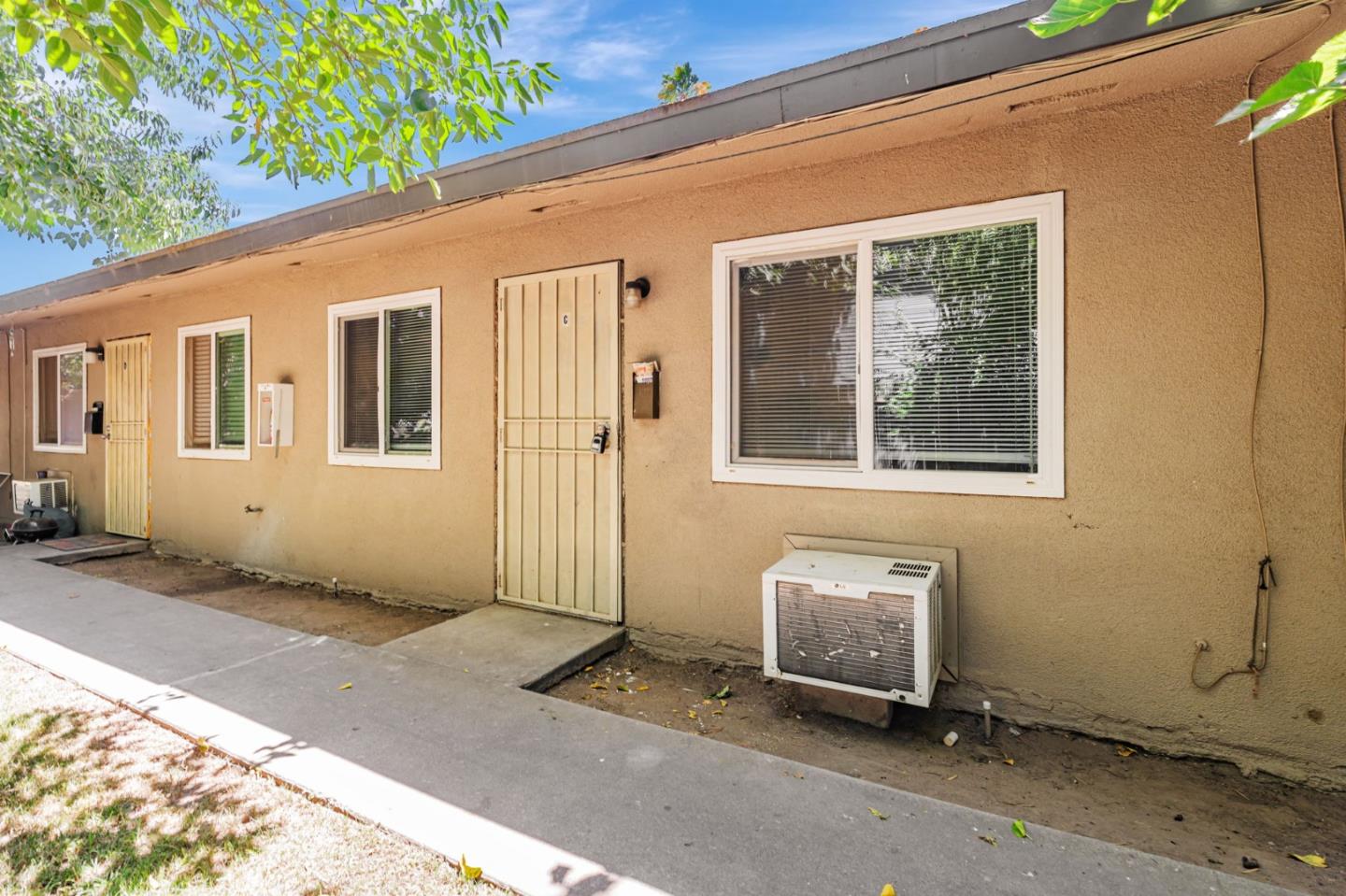 Detail Gallery Image 5 of 19 For 360 N Calaveras St, Fresno,  CA 93701 - – Beds | – Baths