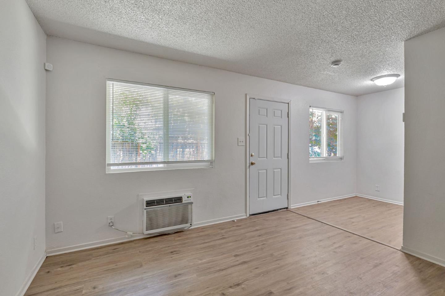 Detail Gallery Image 7 of 19 For 360 N Calaveras St, Fresno,  CA 93701 - – Beds | – Baths