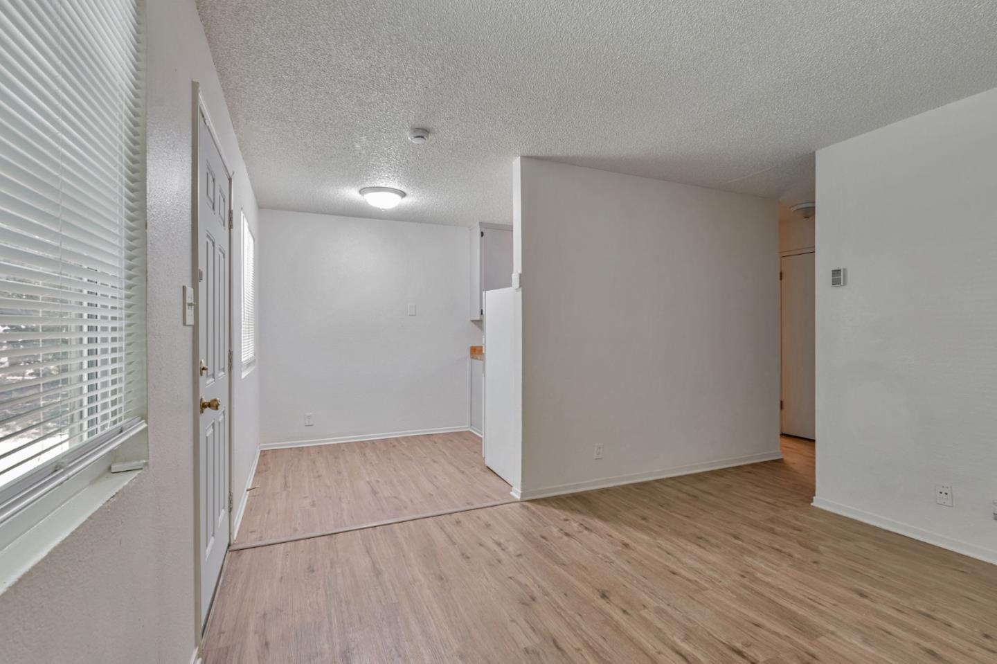 Detail Gallery Image 8 of 19 For 360 N Calaveras St, Fresno,  CA 93701 - – Beds | – Baths