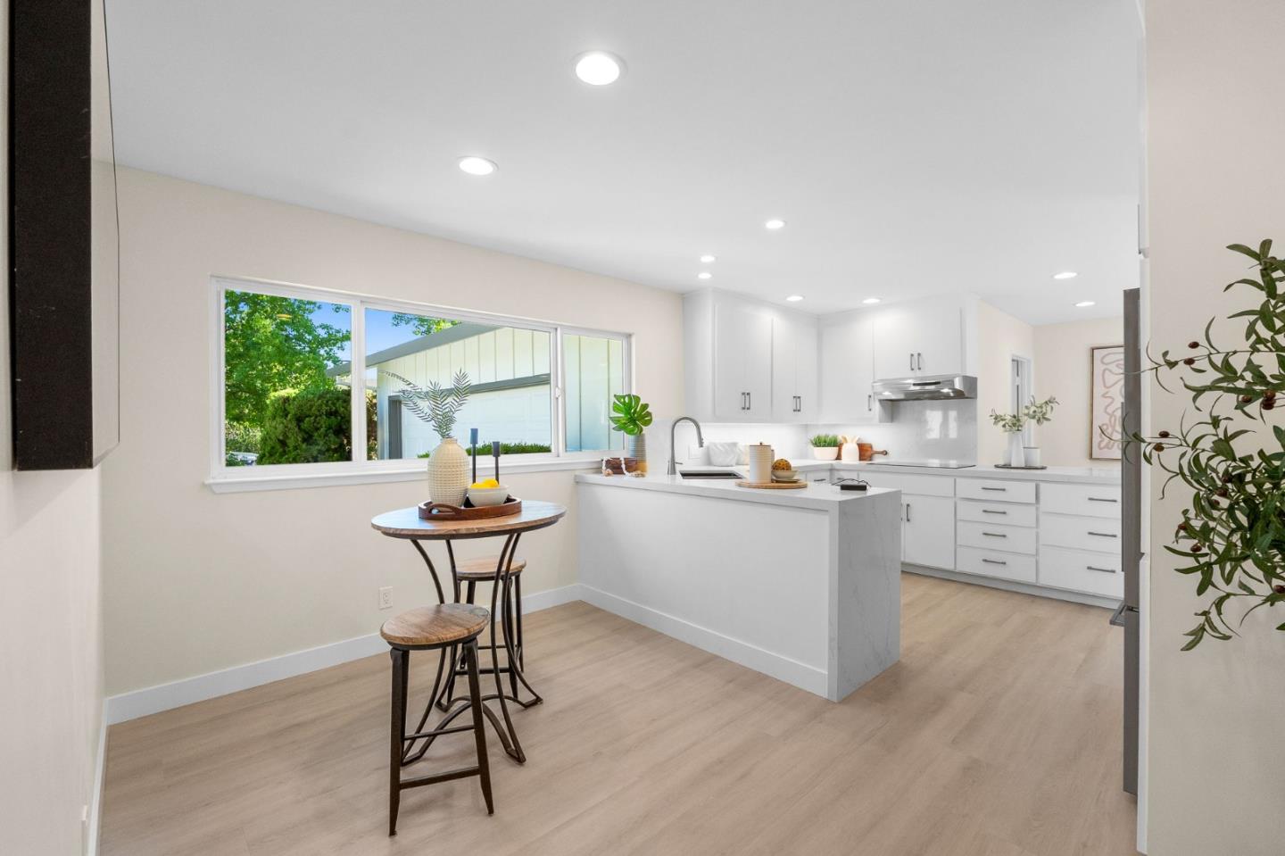 Detail Gallery Image 5 of 72 For 16251 Lilac Ln, Los Gatos,  CA 95032 - 5 Beds | 3 Baths
