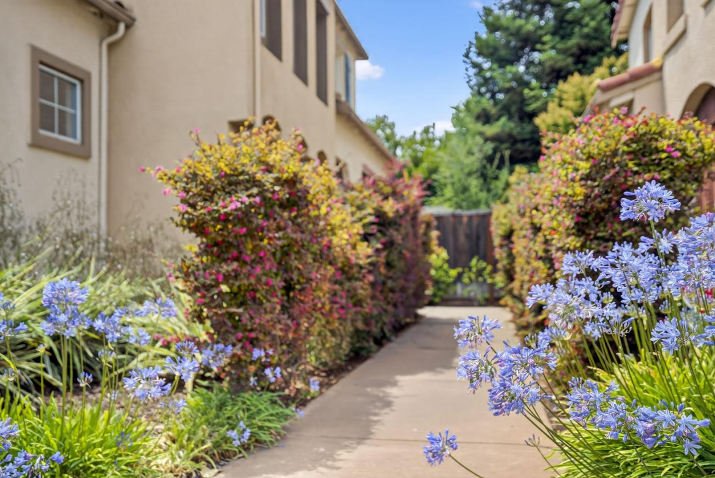Detail Gallery Image 2 of 39 For 612 Villa Centre Way, San Jose,  CA 95128 - 3 Beds | 2/1 Baths