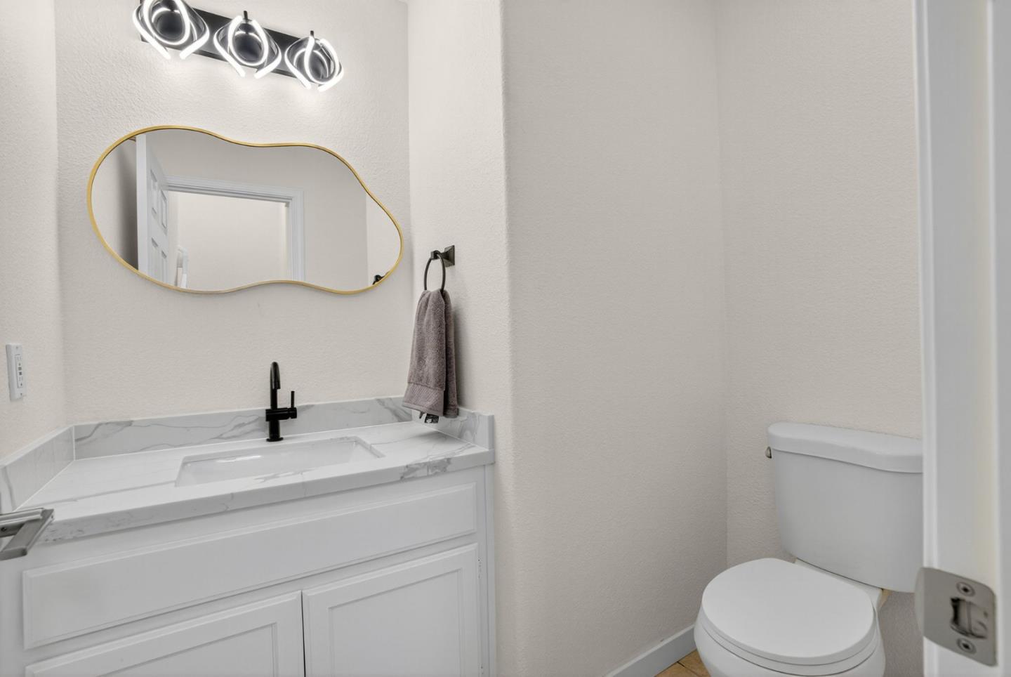 Detail Gallery Image 26 of 39 For 612 Villa Centre Way, San Jose,  CA 95128 - 3 Beds | 2/1 Baths