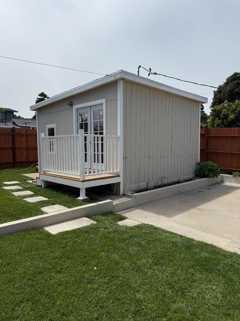 Detail Gallery Image 27 of 32 For 951 Belden St, Monterey,  CA 93940 - 3 Beds | 2 Baths