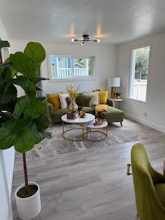 Detail Gallery Image 4 of 32 For 951 Belden St, Monterey,  CA 93940 - 3 Beds | 2 Baths