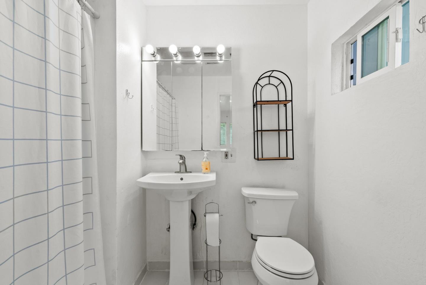 Detail Gallery Image 11 of 35 For 70 College Rd, Watsonville,  CA 95076 - 3 Beds | 2 Baths