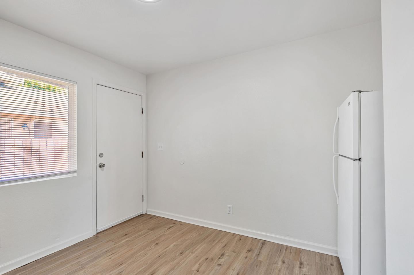 Detail Gallery Image 16 of 27 For 2842 N First St, Fresno,  CA 93703 - – Beds | – Baths