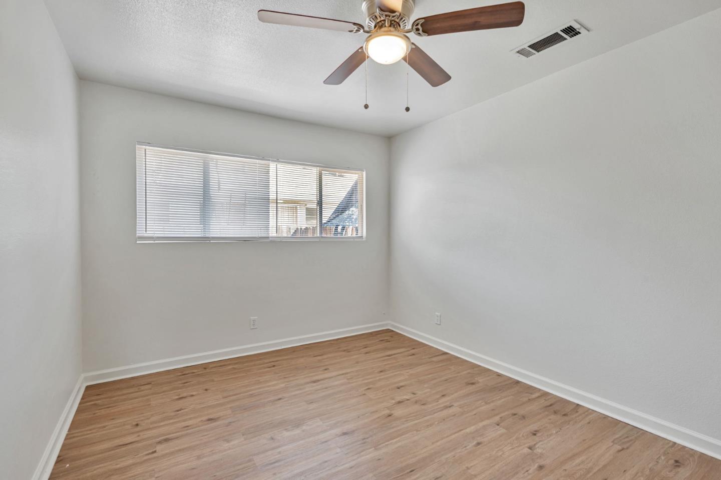 Detail Gallery Image 18 of 27 For 2842 N First St, Fresno,  CA 93703 - – Beds | – Baths