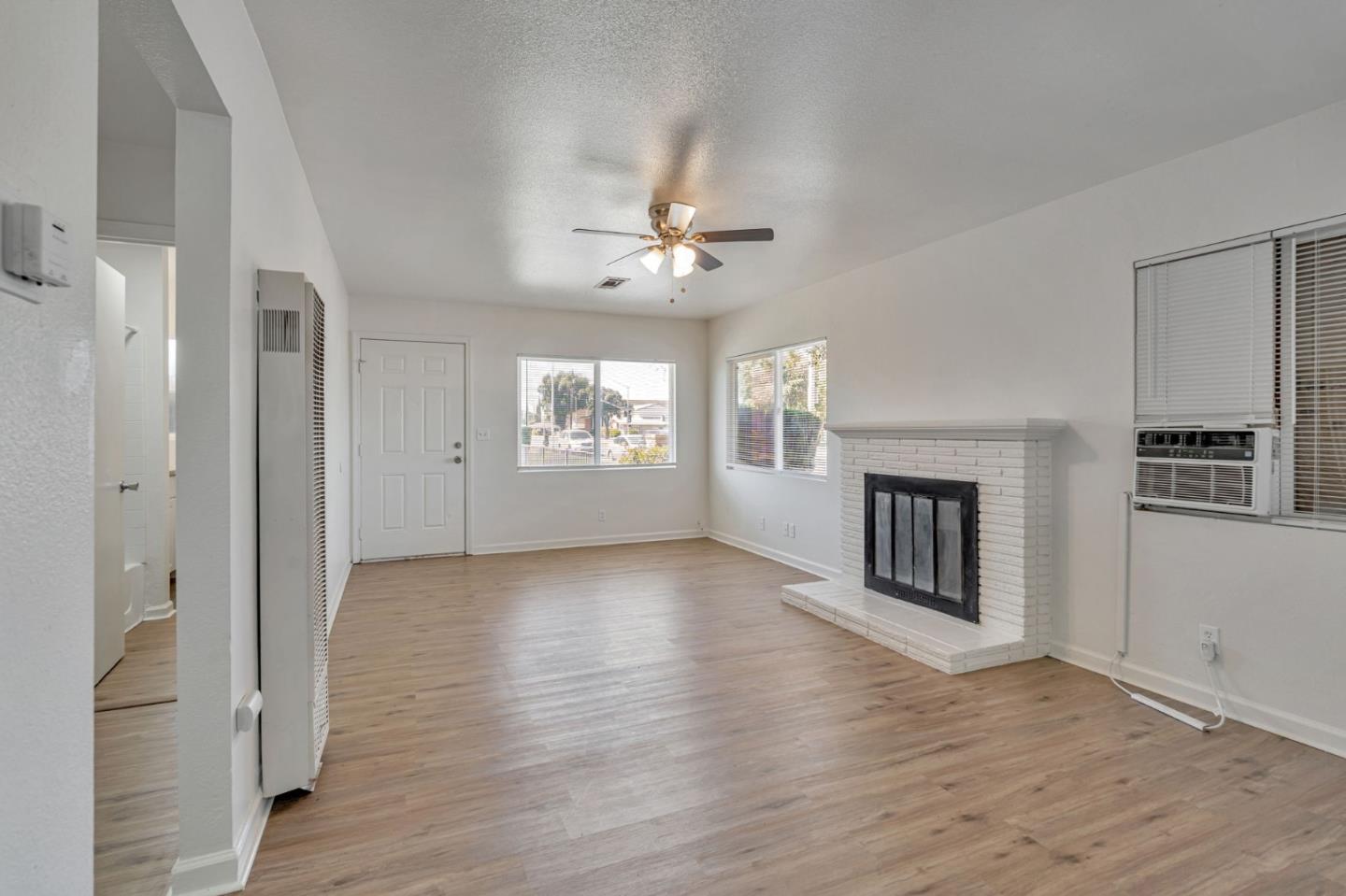 Detail Gallery Image 6 of 27 For 2842 N First St, Fresno,  CA 93703 - – Beds | – Baths
