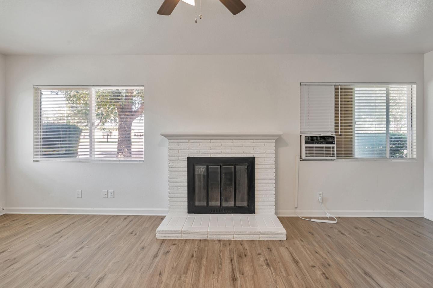 Detail Gallery Image 7 of 27 For 2842 N First St, Fresno,  CA 93703 - – Beds | – Baths