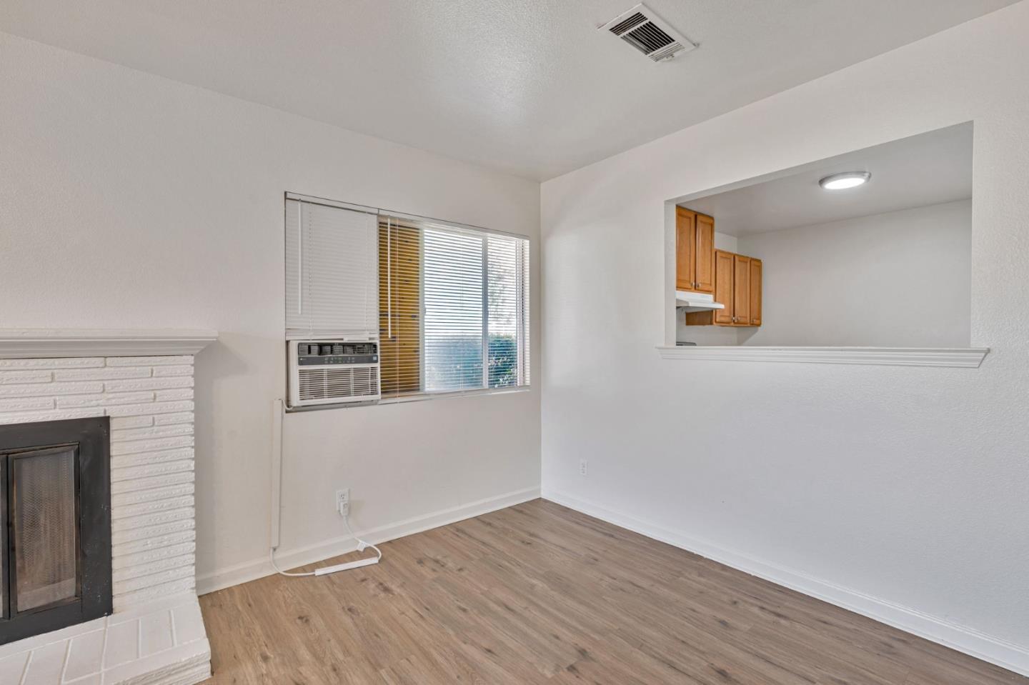 Detail Gallery Image 8 of 27 For 2842 N First St, Fresno,  CA 93703 - – Beds | – Baths