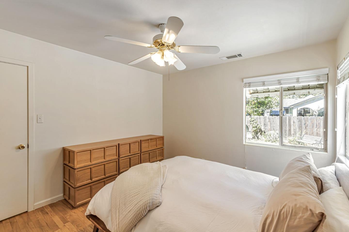Detail Gallery Image 12 of 19 For 1010 Monterey St, Hollister,  CA 95023 - 2 Beds | 1 Baths