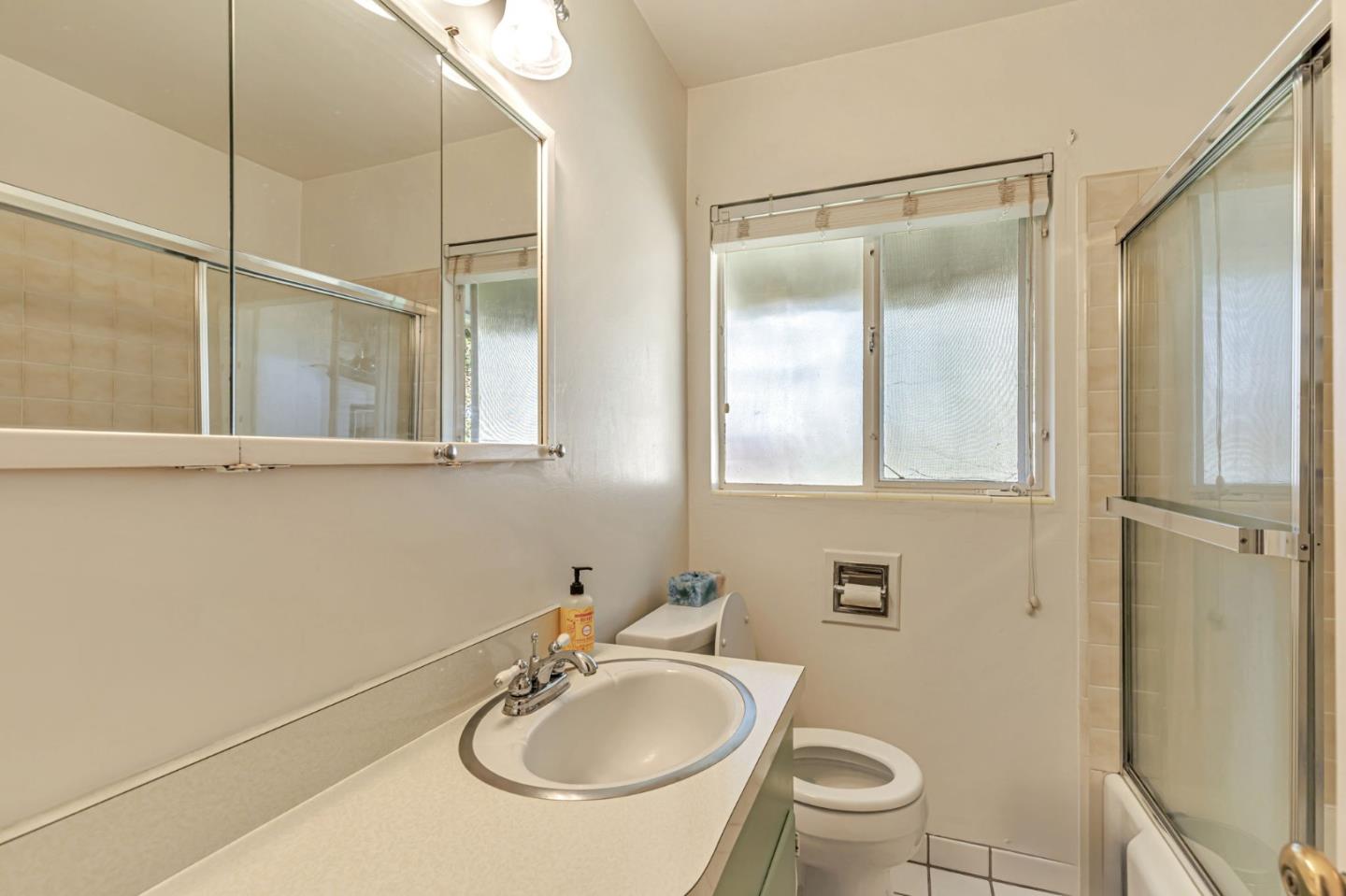 Detail Gallery Image 13 of 19 For 1010 Monterey St, Hollister,  CA 95023 - 2 Beds | 1 Baths