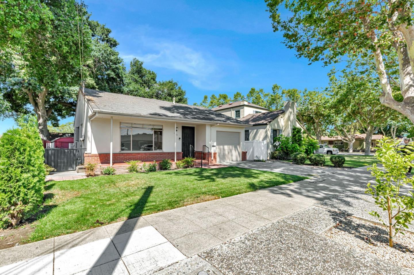 Detail Gallery Image 2 of 19 For 1010 Monterey St, Hollister,  CA 95023 - 2 Beds | 1 Baths