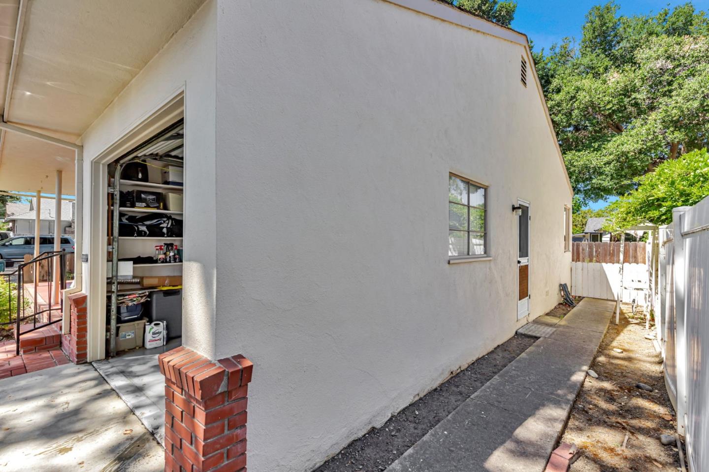 Detail Gallery Image 3 of 19 For 1010 Monterey St, Hollister,  CA 95023 - 2 Beds | 1 Baths